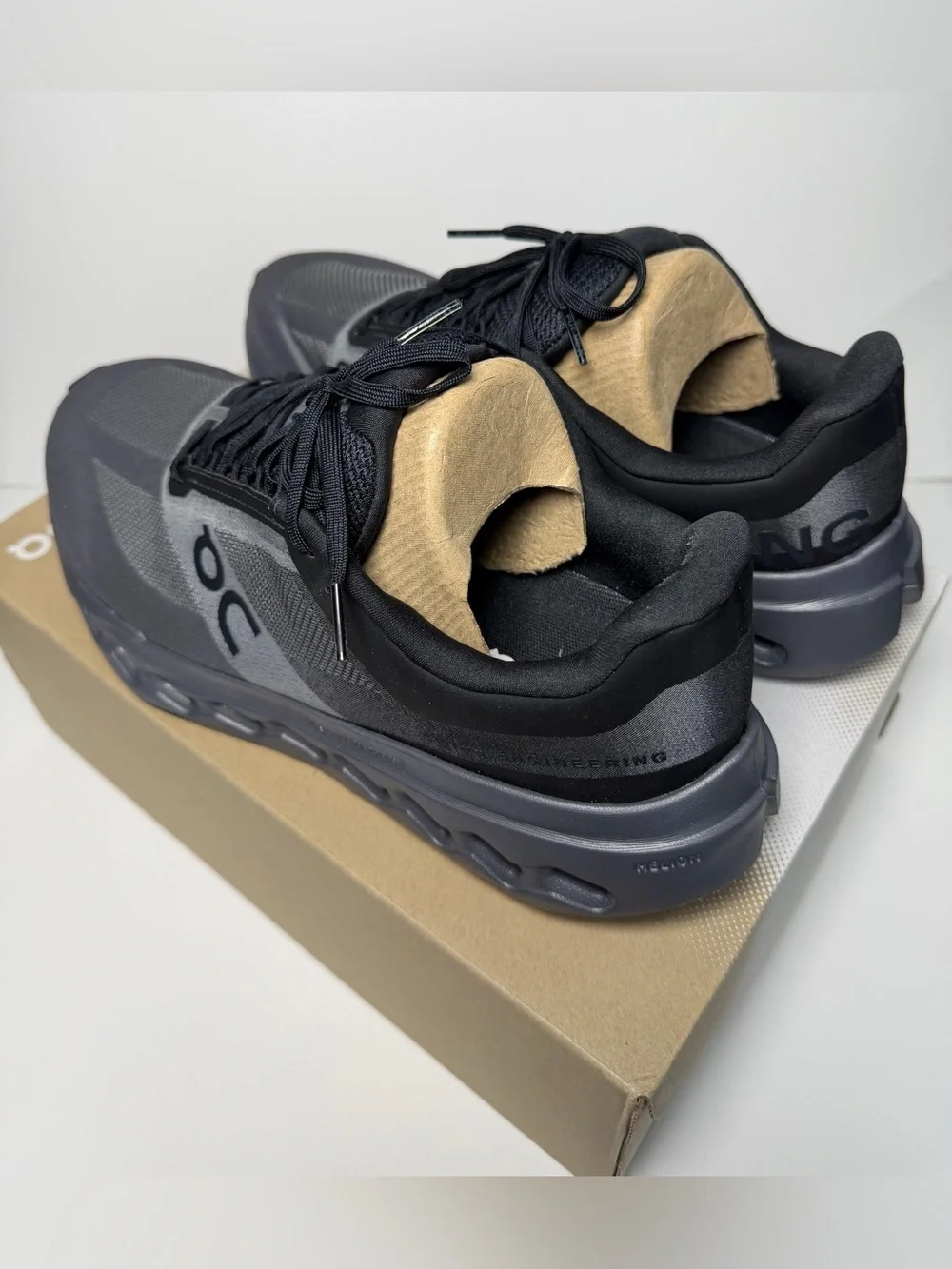 NIB On Cloudsurfer Next Mens 10.5W Wide Black Athletic Running Shoes Trainer NEW